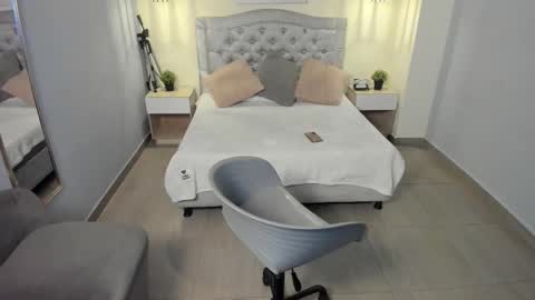 Escarlet online show from 10/17/25, 01:46