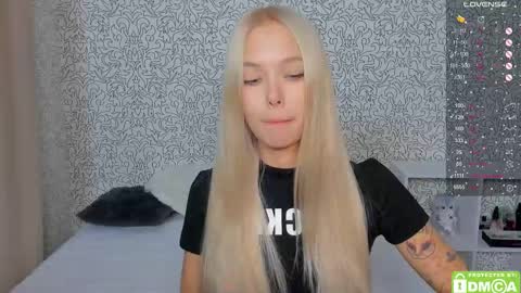 Snapshot of eshcka chatting on 10/02/25, 03:08 Megan and Brad online show from 10/02/25, 03:08