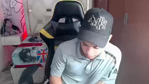 eskayler_ online show from 09/09/25, 12:59