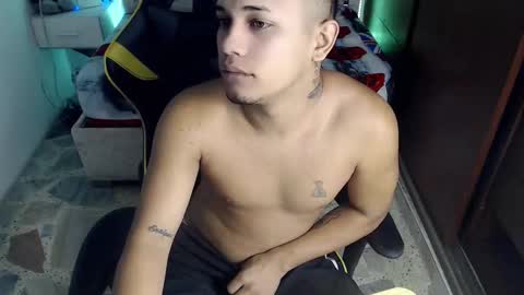 eskayler_ online show from 09/12/25, 03:34