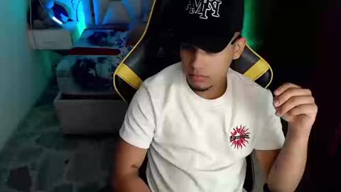 eskayler_ online show from 09/22/25, 09:39