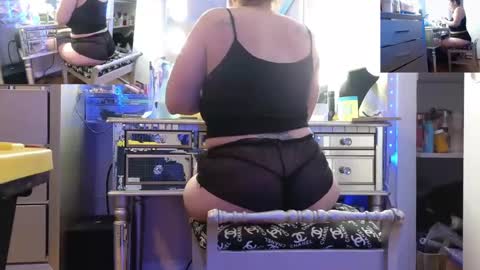 Snapshot of eslosyliz213 chatting on 02/16/25, 09:48 eslosyliz213 online show from 02/16/25, 09:48