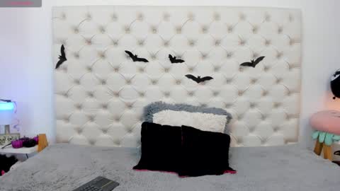 esmeralda  online show from 10/24/25, 03:30