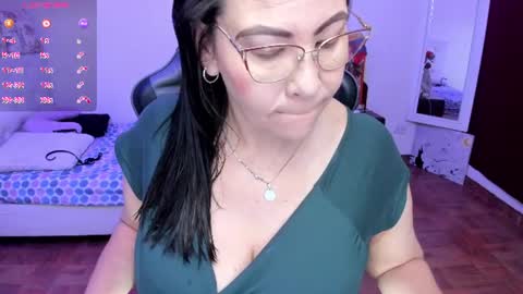 Snapshot of esmeralda_milf1 chatting on 07/25/26, 08:50 esme online show from 07/25/26, 08:50