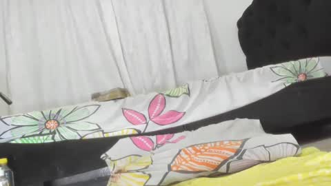 Snapshot of esmeralda_strong chatting on 02/15/25, 12:37 esmeralda online show from 02/15/25, 12:37