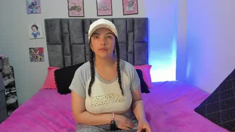 Snapshot of esmeraldaa_sc chatting on 06/18/26, 11:42 Perla online show from 06/18/26, 11:42