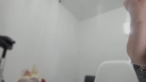 Snapshot of esmeraldo_mfc chatting on 02/12/25, 12:05 Esmeralda online show from 02/12/25, 12:05