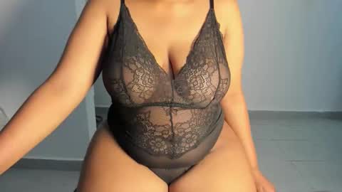 Esme online show from 10/08/25, 11:08