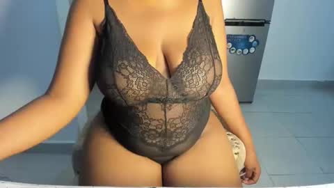 Esme online show from 12/19/25, 04:14