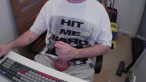 Snapshot of essex_wild chatting on 10/25/25, 07:52 Morph online show from 10/25/25, 07:52