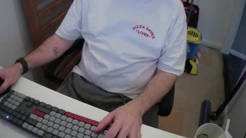 Snapshot of essex_wild chatting on 10/29/25, 11:01 Morph online show from 10/29/25, 11:01