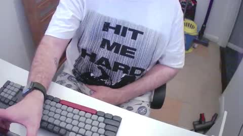 Snapshot of essex_wild chatting on 11/18/25, 09:41 Morph online show from 11/18/25, 09:41