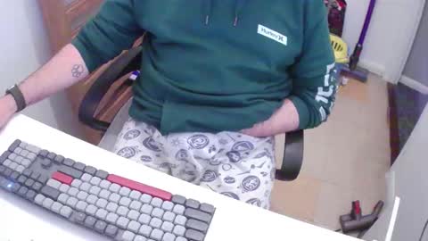 Snapshot of essex_wild chatting on 11/19/25, 09:59 Morph online show from 11/19/25, 09:59