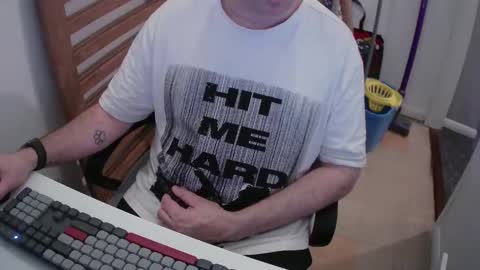 Snapshot of essex_wild chatting on 12/14/25, 08:35 Morph online show from 12/14/25, 08:35