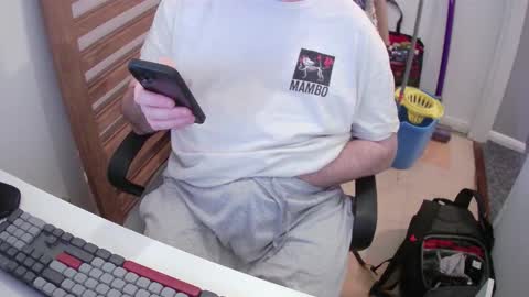 Snapshot of essex_wild chatting on 12/20/25, 09:44 Morph online show from 12/20/25, 09:44