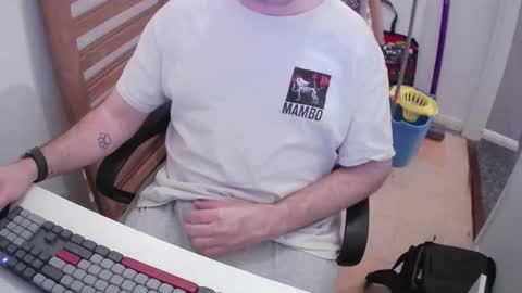 Snapshot of essex_wild chatting on 12/21/25, 08:38 Morph online show from 12/21/25, 08:38