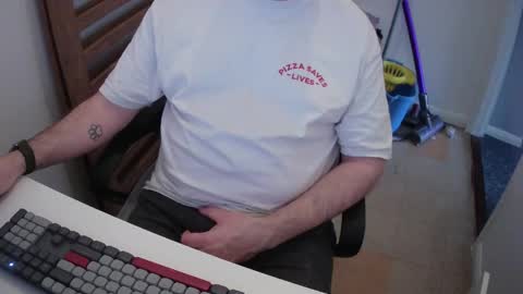 Snapshot of essex_wild chatting on 04/15/26, 09:05 Morph online show from 04/15/26, 09:05