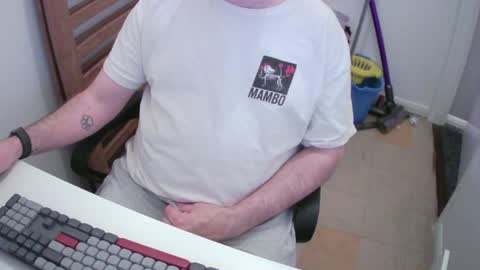 Snapshot of essex_wild chatting on 04/15/26, 09:04 Morph online show from 04/15/26, 09:04