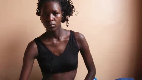 Snapshot of essie_n chatting on 10/23/25, 01:54 Eddah online show from 10/23/25, 01:54