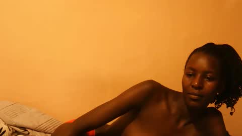 Snapshot of essie_n chatting on 10/24/25, 02:52 Eddah online show from 10/24/25, 02:52