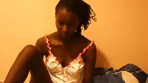 Snapshot of essie_n chatting on 10/24/25, 08:05 Eddah online show from 10/24/25, 08:05