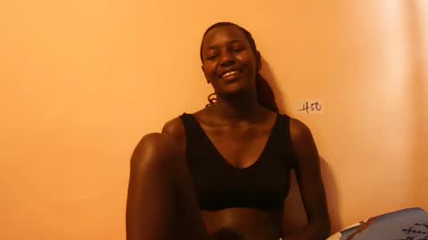 Snapshot of essie_n chatting on 11/19/25, 08:03 Eddah online show from 11/19/25, 08:03