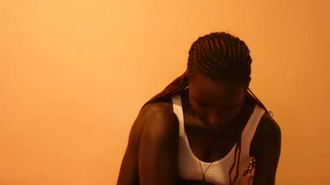 Snapshot of essie_n chatting on 11/28/25, 04:48 Eddah online show from 11/28/25, 04:48