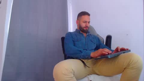 Snapshot of esteban7984068 chatting on 12/05/24, 07:38 esteban online show from 12/05/24, 07:38