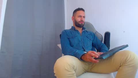 Snapshot of esteban7984068 chatting on 12/06/24, 12:23 esteban online show from 12/06/24, 12:23