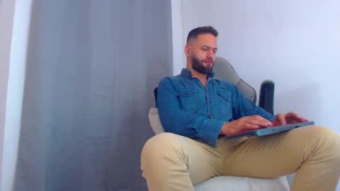 Snapshot of esteban7984068 chatting on 12/14/24, 12:22 esteban online show from 12/14/24, 12:22