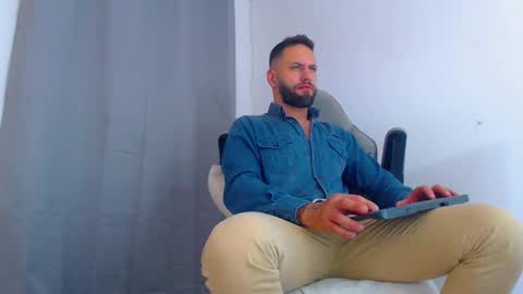 Snapshot of esteban7984068 chatting on 12/15/24, 12:18 esteban online show from 12/15/24, 12:18