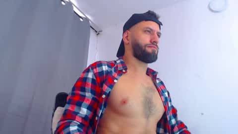 Snapshot of esteban7984068 chatting on 12/15/24, 08:58 esteban online show from 12/15/24, 08:58