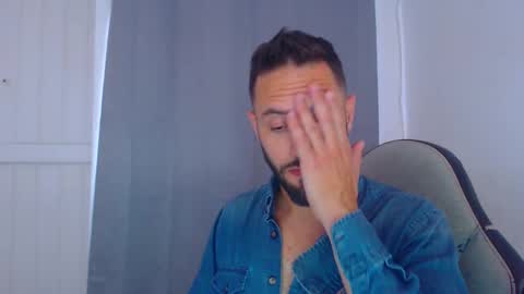 Snapshot of esteban7984068 chatting on 12/19/24, 10:00 esteban online show from 12/19/24, 10:00