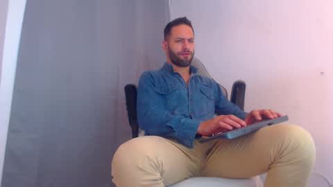 Snapshot of esteban7984068 chatting on 01/02/25, 10:55 esteban online show from 01/02/25, 10:55