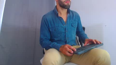 Snapshot of esteban7984068 chatting on 01/11/25, 09:04 esteban online show from 01/11/25, 09:04