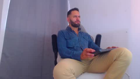 Snapshot of esteban7984068 chatting on 01/12/25, 07:53 esteban online show from 01/12/25, 07:53