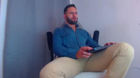 Snapshot of esteban7984068 chatting on 01/23/25, 01:41 esteban online show from 01/23/25, 01:41