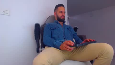 Snapshot of esteban7984068 chatting on 03/12/25, 07:38 esteban online show from 03/12/25, 07:38