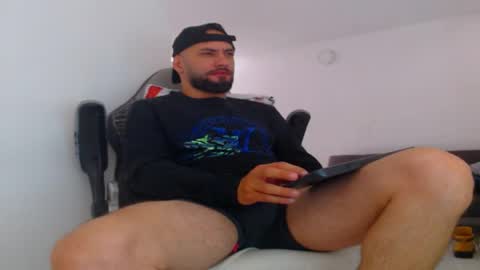 Snapshot of esteban7984068 chatting on 09/25/25, 02:21 esteban online show from 09/25/25, 02:21