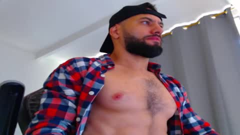 Snapshot of esteban7984068 chatting on 10/11/25, 02:59 esteban online show from 10/11/25, 02:59