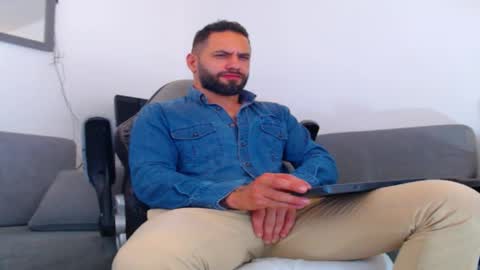 esteban online show from 12/17/25, 04:35