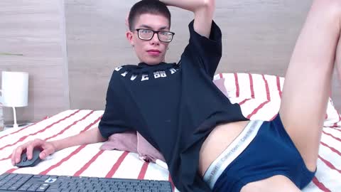 Snapshot of esteban_carlton chatting on 03/05/25, 05:50 ESTEBAN CARLTON online show from 03/05/25, 05:50