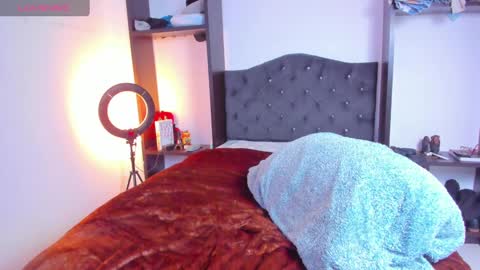 Snapshot of esteban_stud chatting on 12/19/24, 10:21 ESTEBAN online show from 12/19/24, 10:21