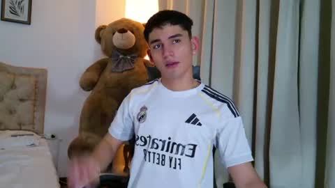 Snapshot of estebanperez_ chatting on 07/16/26, 11:05 Esteban online show from 07/16/26, 11:05