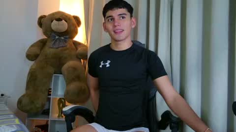 Snapshot of estebanperez_ chatting on 07/20/26, 11:23 Esteban online show from 07/20/26, 11:23