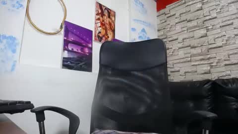 Snapshot of estefani_robles chatting on 01/12/26, 12:05 estefani robles online show from 01/12/26, 12:05