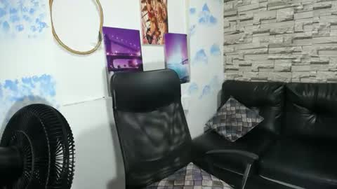 Snapshot of estefani_robles chatting on 01/15/26, 11:41 estefani robles online show from 01/15/26, 11:41