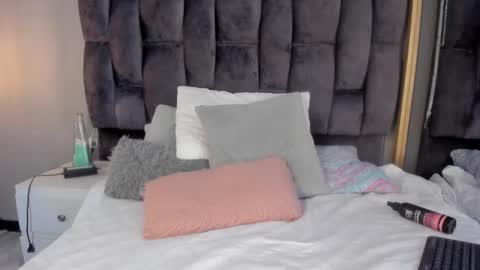 Snapshot of estefania__gomez chatting on 02/17/25, 12:43 estefania__gomez online show from 02/17/25, 12:43