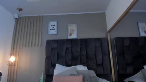 Snapshot of estefania__gomez chatting on 02/19/25, 08:10 estefania__gomez online show from 02/19/25, 08:10