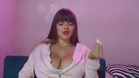 Snapshot of estefaniia__121 chatting on 01/07/26, 02:30 Estefa online show from 01/07/26, 02:30